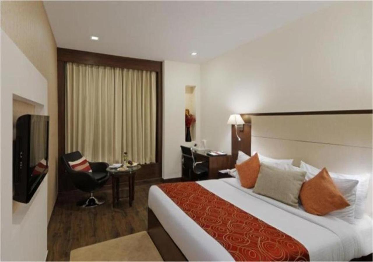 Hotel DS Clarks Inn Gurgaon Exteriör bild
