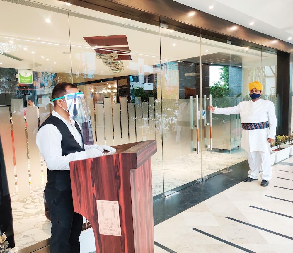 Hotel DS Clarks Inn Gurgaon Exteriör bild